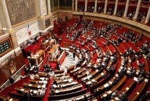 Protection de l'enfance : une nouvelle loi à dimension sécuritaire sur le "suivi" des familles " à risques" Protection de l'enfance : une nouvelle loi à dimension sécuritaire sur le "suivi" des familles " à risques"