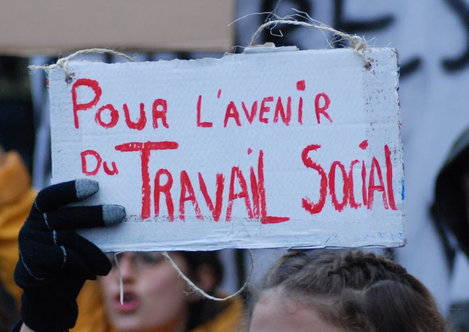 Assistant.e de service social : combats passés, présents et à venir Assistant.e de service social : combats passés, présents et à venir