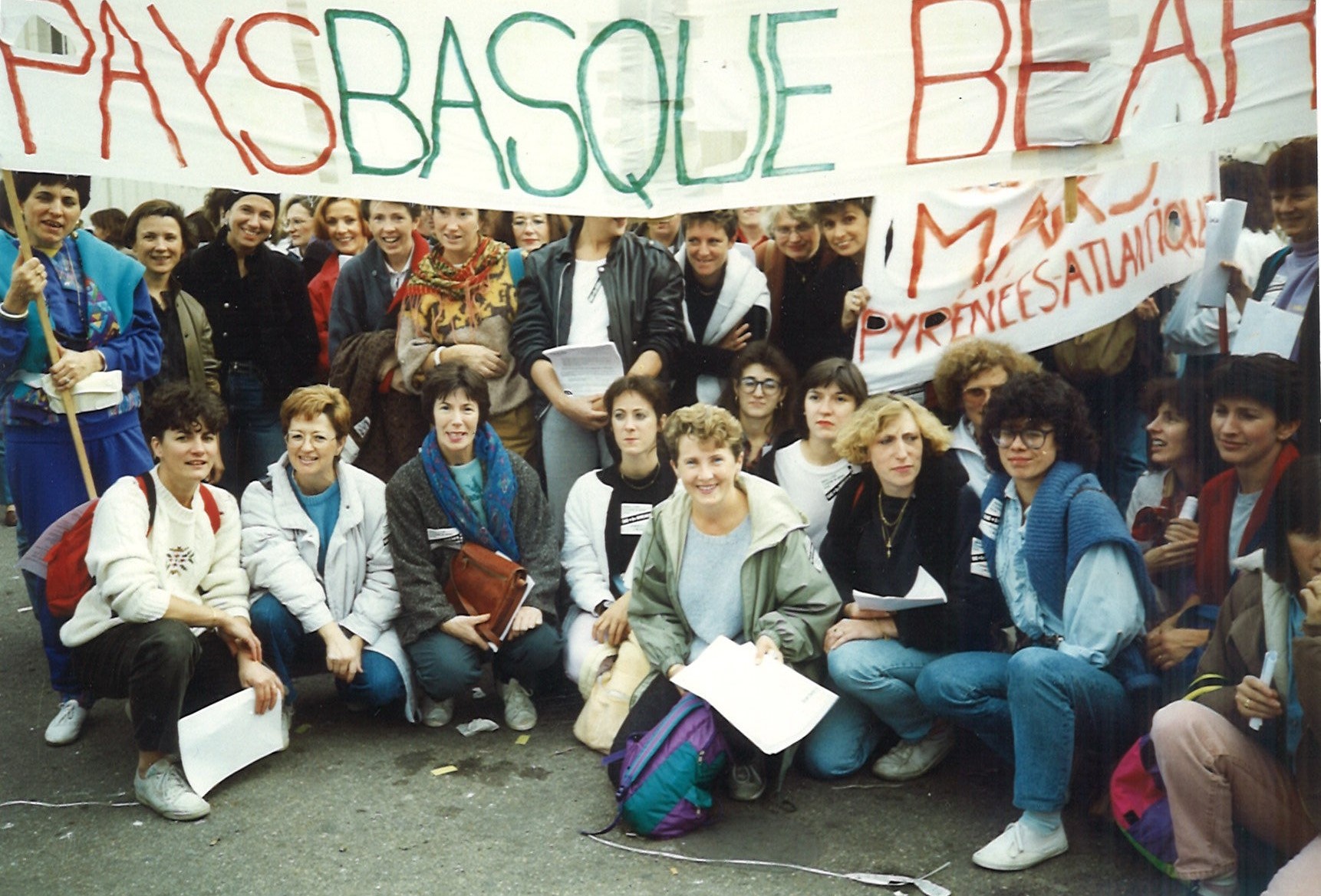 Avis de recherche - photos du mouvement des assistantes sociales en 1990 – 1992