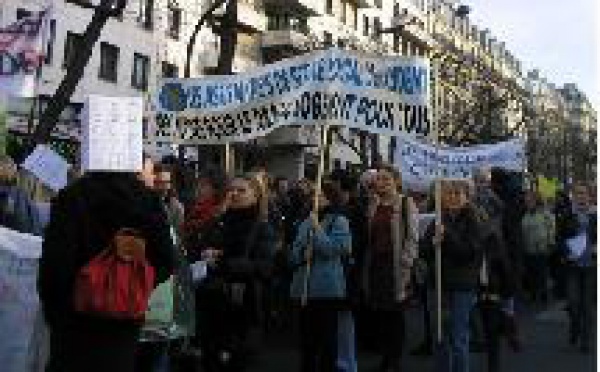 pour le droit au logement : manifestation des travailleurs sociaux le 13 mars